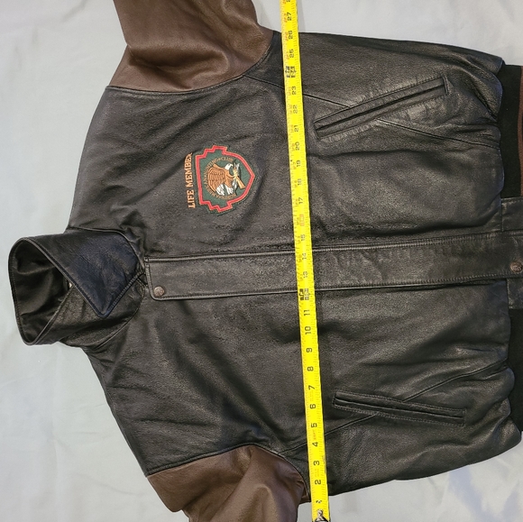 Leather jacket - Picture 10 of 12